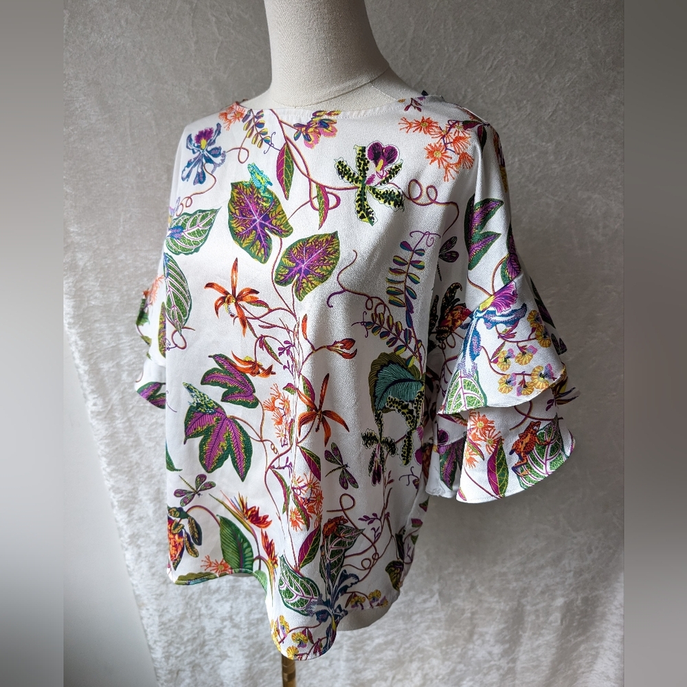 Look but dont touch H&M Dart Frog Orchid Ruffle Half Sleeve Blouse